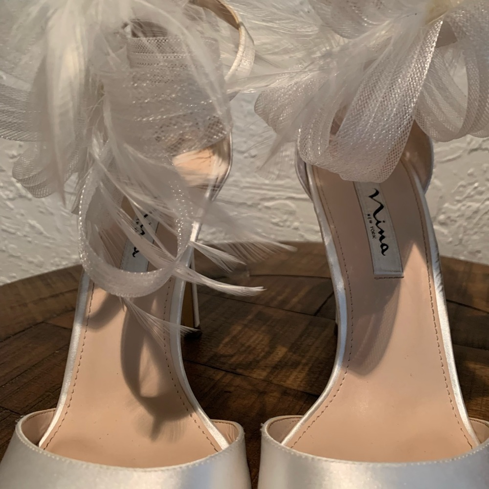 Nina white heels. Like new condition - Picture 8 of 9
